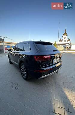 Внедорожник / Кроссовер Audi Q7 2016 в 