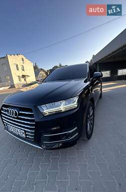 Внедорожник / Кроссовер Audi Q7 2016 в 