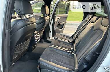 Внедорожник / Кроссовер Audi Q7 2016 в 