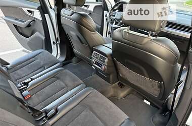 Внедорожник / Кроссовер Audi Q7 2016 в 