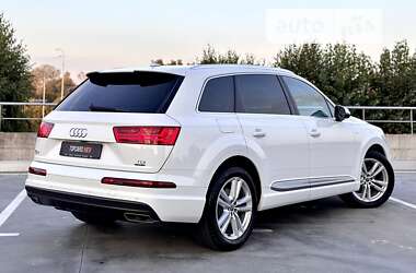 Внедорожник / Кроссовер Audi Q7 2016 в 