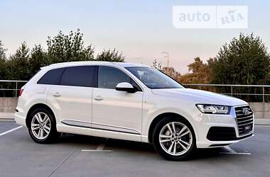 Внедорожник / Кроссовер Audi Q7 2016 в 