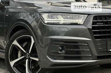 Внедорожник / Кроссовер Audi Q7 2016 в 
