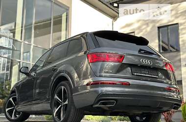 Внедорожник / Кроссовер Audi Q7 2016 в 