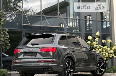 Внедорожник / Кроссовер Audi Q7 2016 в 
