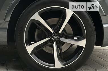 Внедорожник / Кроссовер Audi Q7 2016 в 