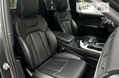 Внедорожник / Кроссовер Audi Q7 2016 в 
