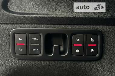 Внедорожник / Кроссовер Audi Q7 2016 в 