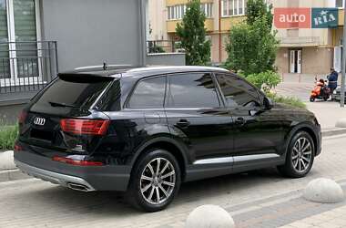 Внедорожник / Кроссовер Audi Q7 2015 в 