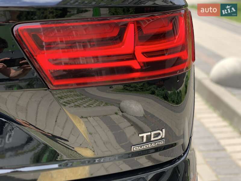 Позашляховик / Кросовер Audi Q7 2015 в Львові