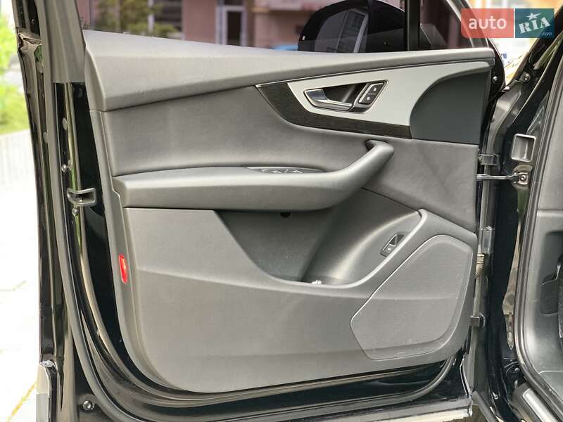 Позашляховик / Кросовер Audi Q7 2015 в Львові