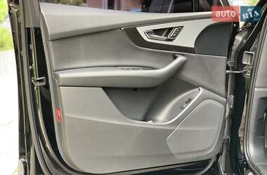 Внедорожник / Кроссовер Audi Q7 2015 в 