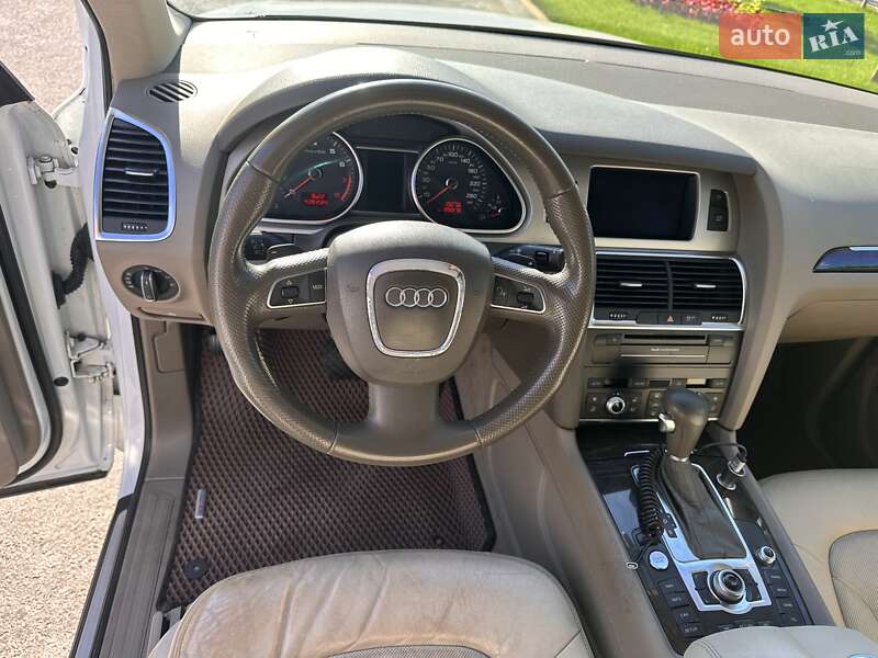 Внедорожник / Кроссовер Audi Q7 2010 в Кременчуге