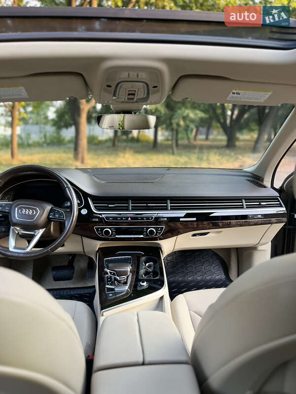 Позашляховик / Кросовер Audi Q7 2017 в Кривому Розі