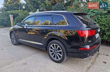Позашляховик / Кросовер Audi Q7 2018 в 