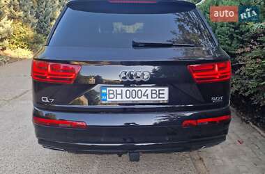 Позашляховик / Кросовер Audi Q7 2018 в 