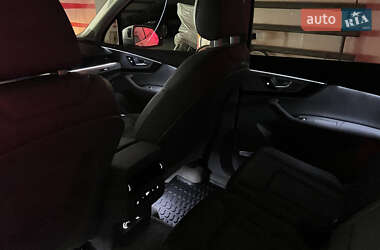 Внедорожник / Кроссовер Audi Q7 2018 в 