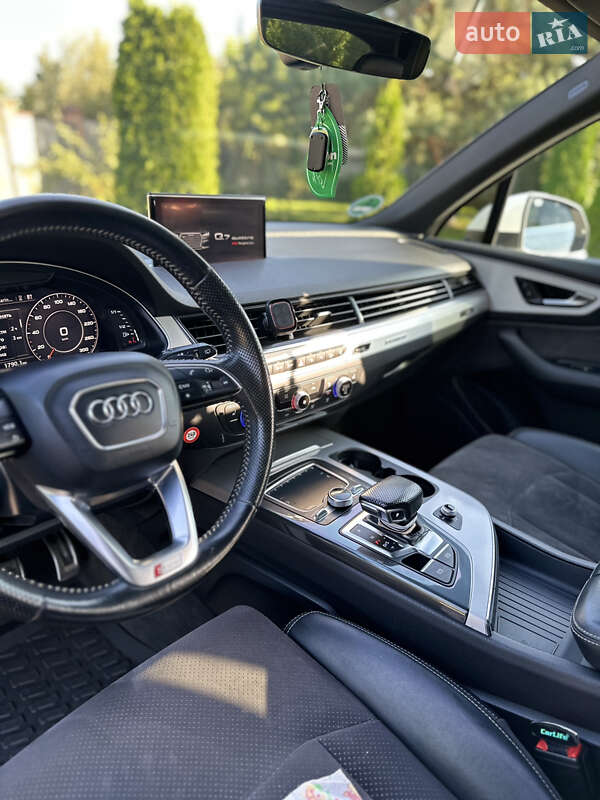 Внедорожник / Кроссовер Audi Q7 2016 в Мостиске