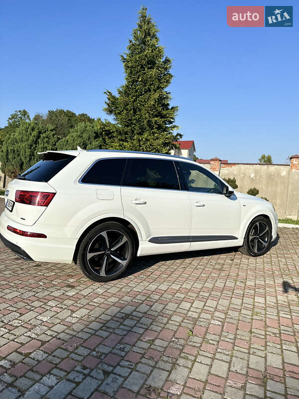 Позашляховик / Кросовер Audi Q7 2016 в Мостиській