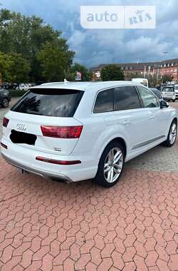 Позашляховик / Кросовер Audi Q7 2017 в Києві