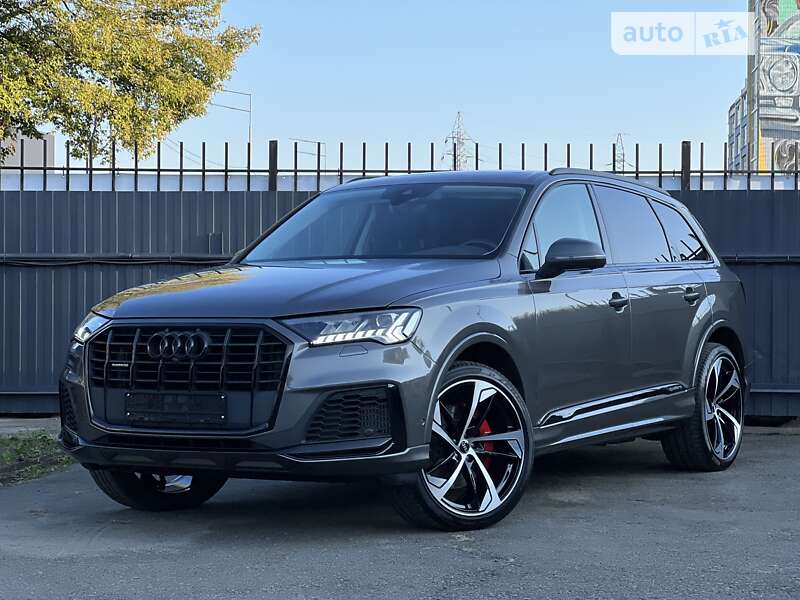 Позашляховик / Кросовер Audi Q7 2019 в 