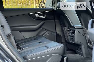 Позашляховик / Кросовер Audi Q7 2019 в 