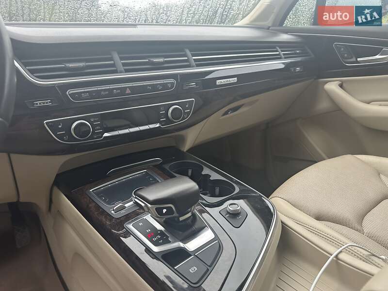 Позашляховик / Кросовер Audi Q7 2016 в Івано-Франківську