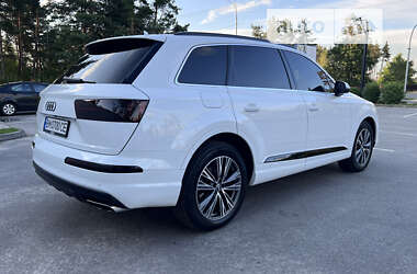 Внедорожник / Кроссовер Audi Q7 2017 в 