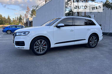 Внедорожник / Кроссовер Audi Q7 2017 в 