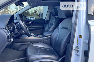 Внедорожник / Кроссовер Audi Q7 2017 в 