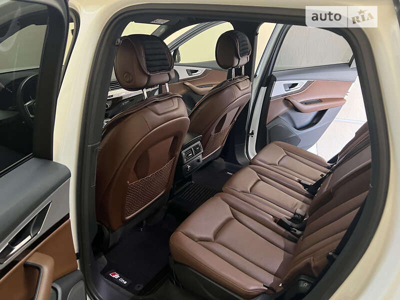 Внедорожник / Кроссовер Audi Q7 2017 в Хмельницком