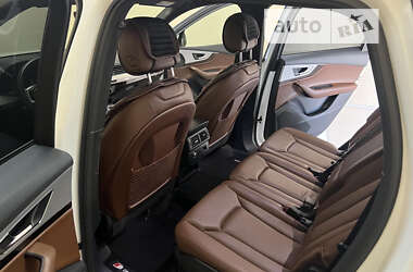 Внедорожник / Кроссовер Audi Q7 2017 в 