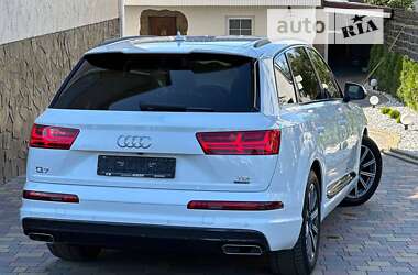 Позашляховик / Кросовер Audi Q7 2017 в 