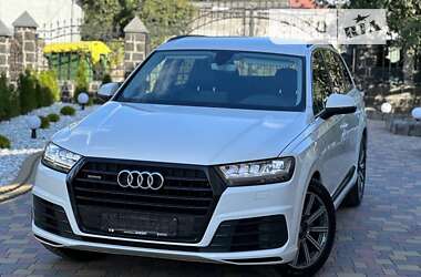 Позашляховик / Кросовер Audi Q7 2017 в 