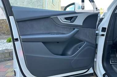 Позашляховик / Кросовер Audi Q7 2017 в 