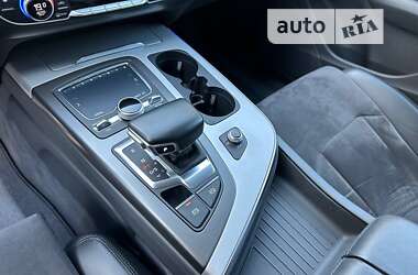 Позашляховик / Кросовер Audi Q7 2017 в 