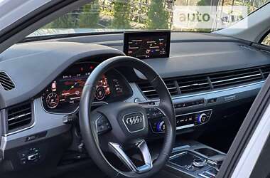 Позашляховик / Кросовер Audi Q7 2017 в 