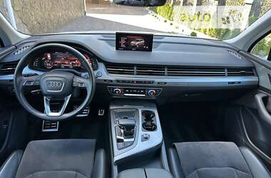 Позашляховик / Кросовер Audi Q7 2017 в 