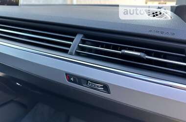 Позашляховик / Кросовер Audi Q7 2017 в 