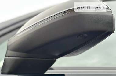 Позашляховик / Кросовер Audi Q7 2017 в 