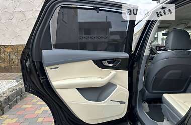 Позашляховик / Кросовер Audi Q7 2017 в 