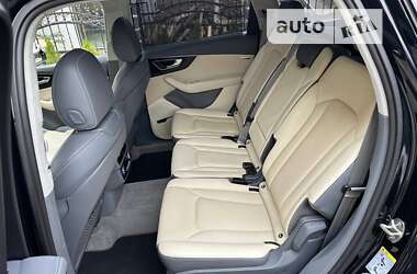 Позашляховик / Кросовер Audi Q7 2017 в 