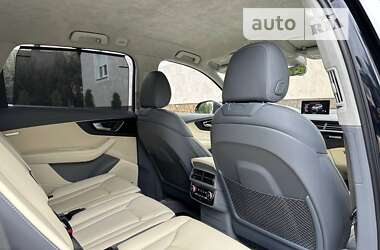 Позашляховик / Кросовер Audi Q7 2017 в 