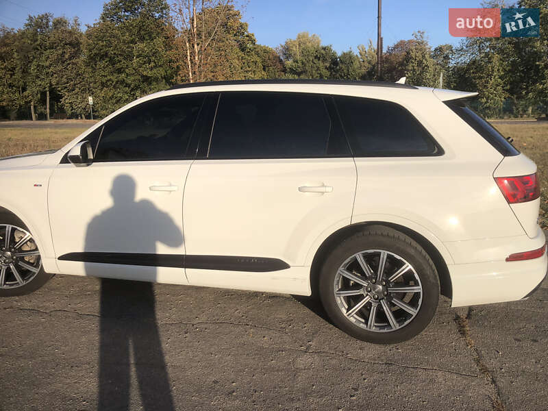 Внедорожник / Кроссовер Audi Q7 2016 в Лозовой