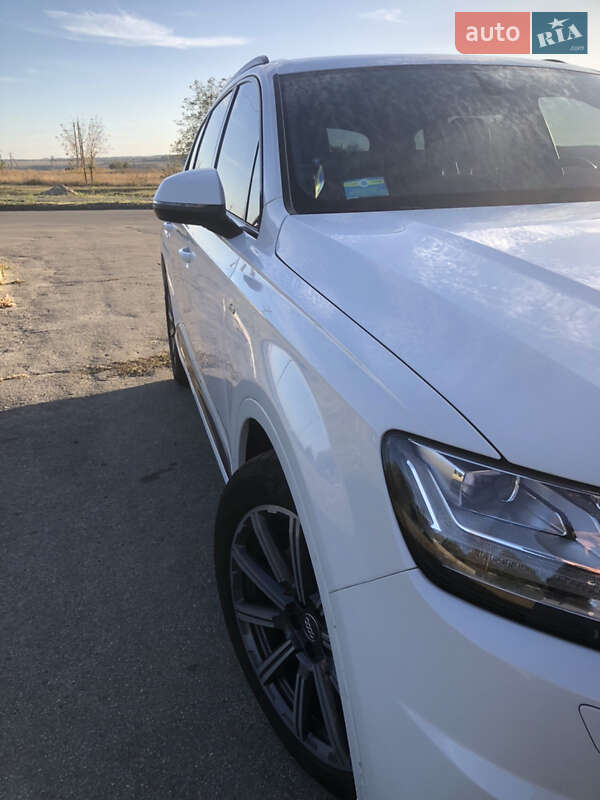 Внедорожник / Кроссовер Audi Q7 2016 в Лозовой