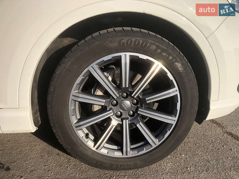 Внедорожник / Кроссовер Audi Q7 2016 в Лозовой