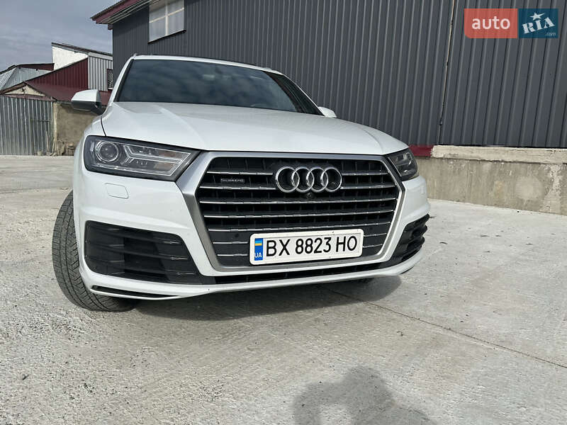 Внедорожник / Кроссовер Audi Q7 2018 в 