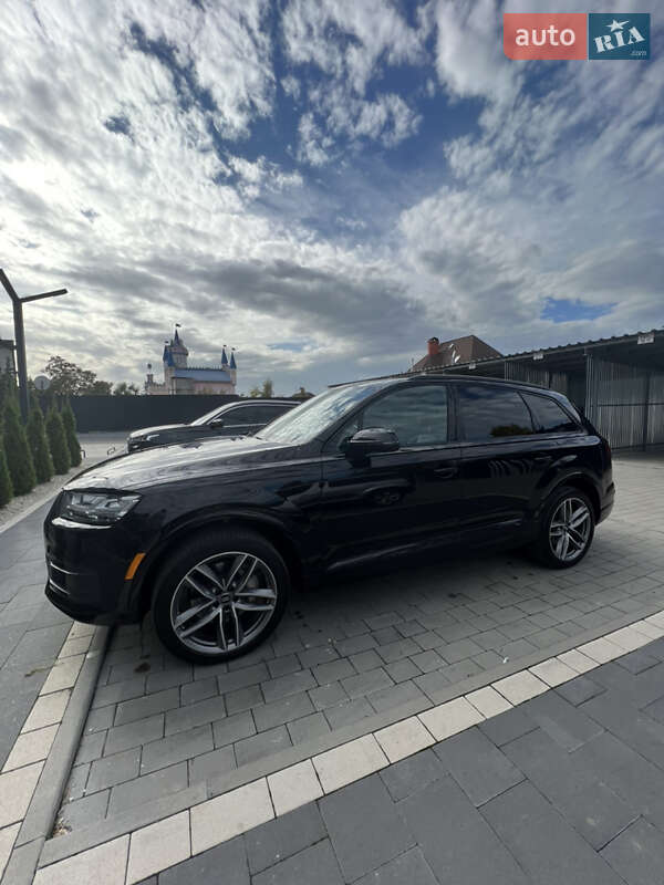 Внедорожник / Кроссовер Audi Q7 2016 в Ужгороде