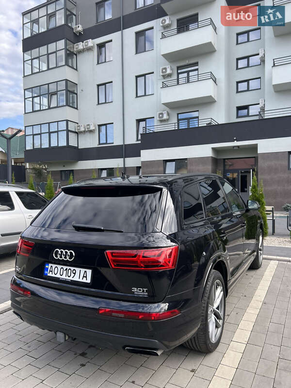 Внедорожник / Кроссовер Audi Q7 2016 в Ужгороде