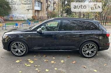 Внедорожник / Кроссовер Audi Q7 2020 в 
